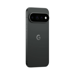 Bagsiden af en sort Google Pixel 11 Pro smartphone med trippelkamerasystem og Google-logo.