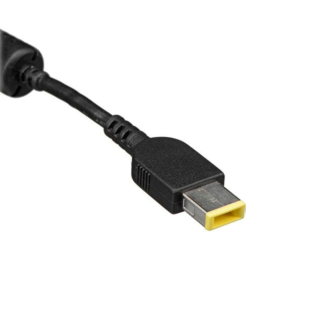 Sort Lenovo Slim Tip opladerstik med gul inderside til laptop på hvid baggrund