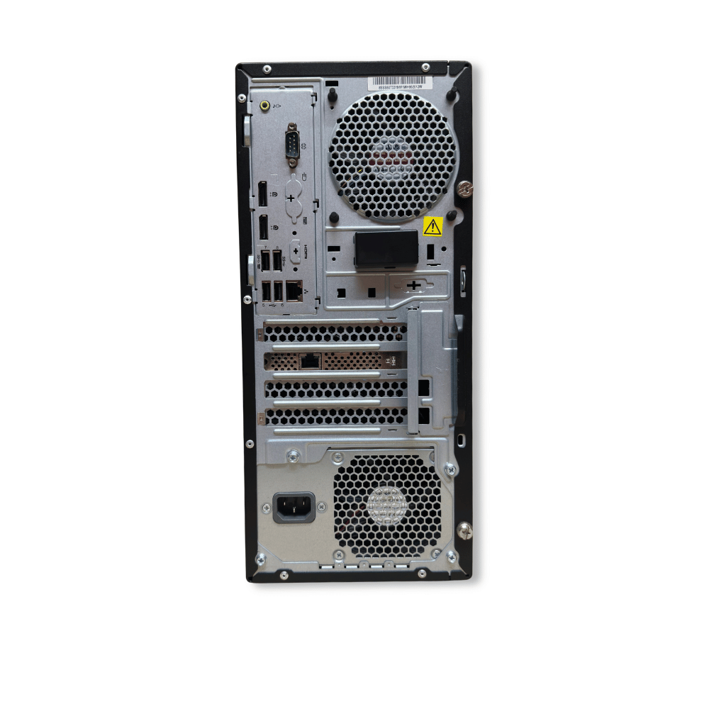 Bagsiden af en Lenovo ThinkStation P330 Tower med porte og ventilationsåbninger
